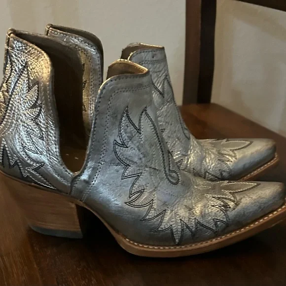 Ariat metallic silver western booties in excellent condition. - Picture 3 of 9